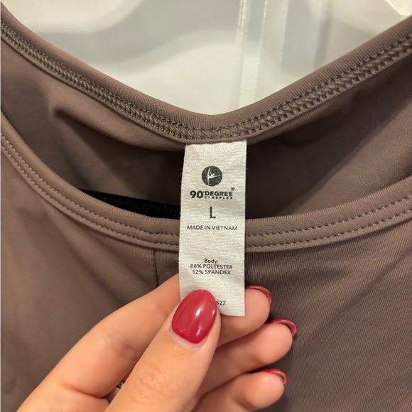 Twist athletic top - Picture 2 of 2